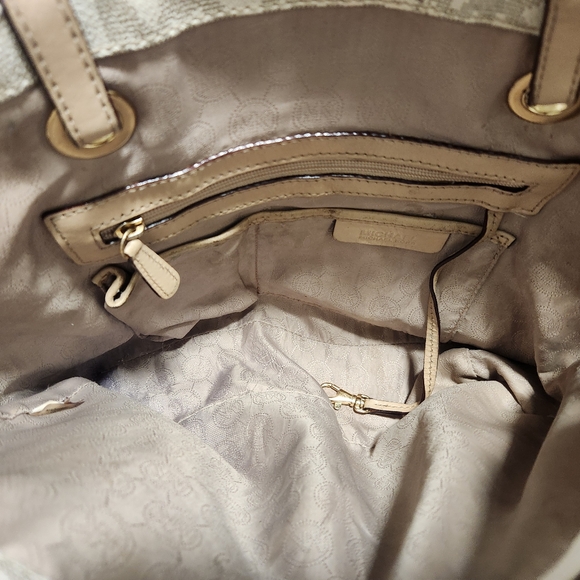 Large Michael Kors tote and matching wallet - Picture 11 of 16